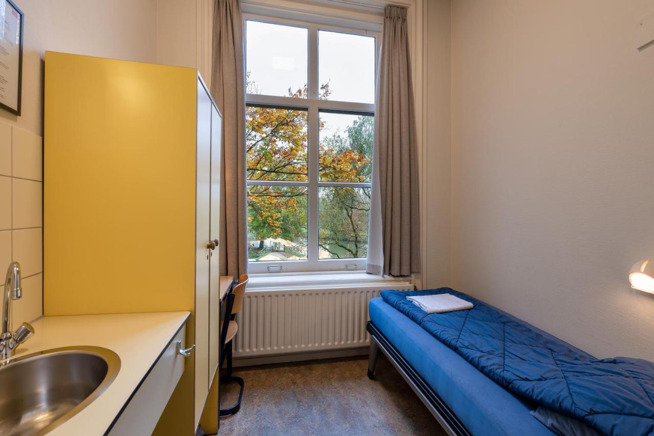 Einzelzimmer mit eigenem Bad und Dusche